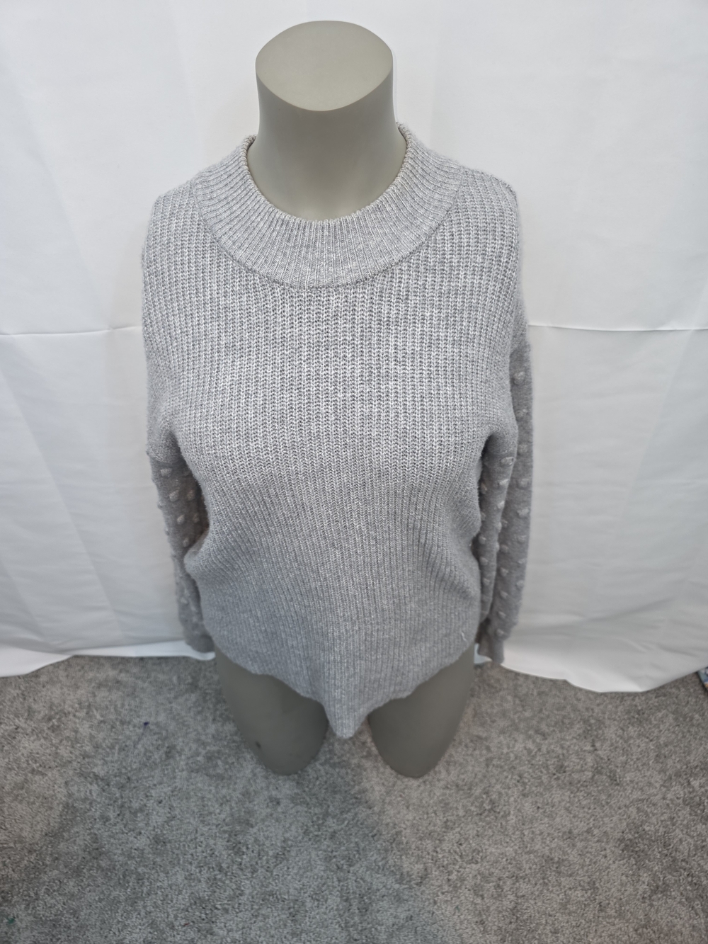 Vince Camuto Light Gray Crewneck Sweater with Textured Sleeves Small